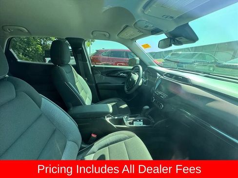 Used 2022 Chevrolet TrailBlazer LT w/ Convenience Package FWD image 3