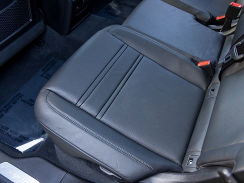 Certified 2025 Porsche Cayenne Coupe image 43