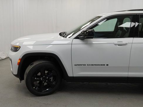 New 2026 Jeep Grand Cherokee Limited w/ Limited Altitude Package image 14