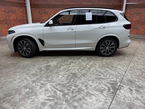 Certified 2024 BMW X5 xDrive40i w/ M Sport Package image 2