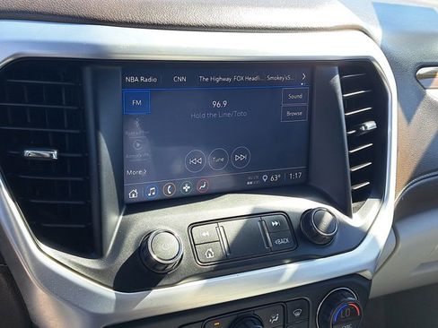 Used 2021 GMC Acadia SLE image 28