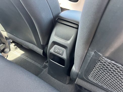 Used 2025 Hyundai Venue SEL FWD image 22
