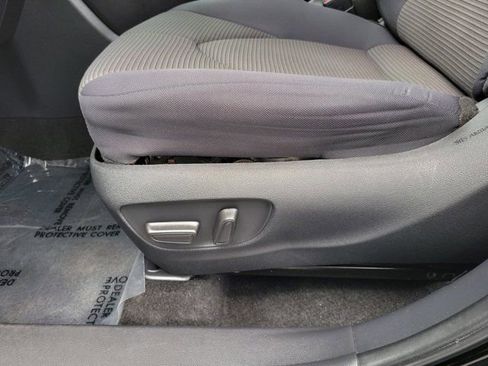 Used 2024 Toyota Highlander LE FWD image 14