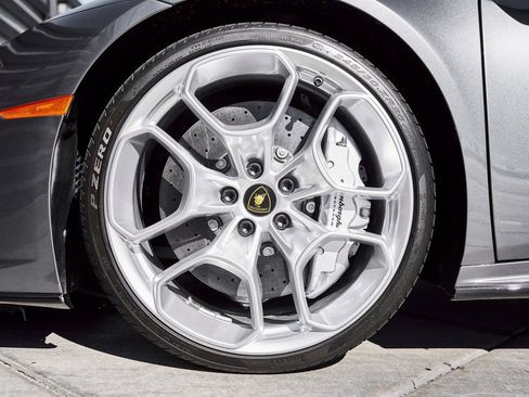 Used 2024 Lamborghini Huracan EVO AWD/4WD image 3