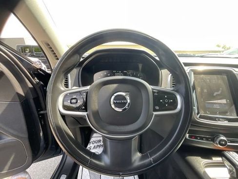 Used 2022 Volvo XC90 T5 Momentum w/ Climate Package AWD/4WD image 11