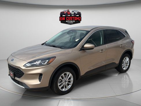 Used 2021 Ford Escape SE w/ Convenience Package AWD/4WD image 3