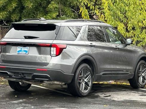 Certified 2025 Ford Explorer ST-Line w/ ST-Line Street Pack image 3