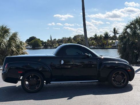 Used 2005 Chevrolet SSR w/ Preferred Equipment Group image 6