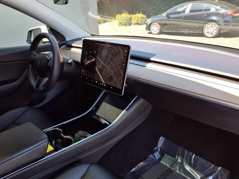 Used 2021 Tesla Model Y Long Range AWD/4WD image 22