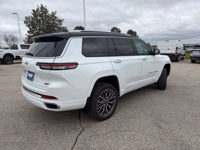 Used 2023 Jeep Grand Cherokee L Summit AWD/4WD image 9