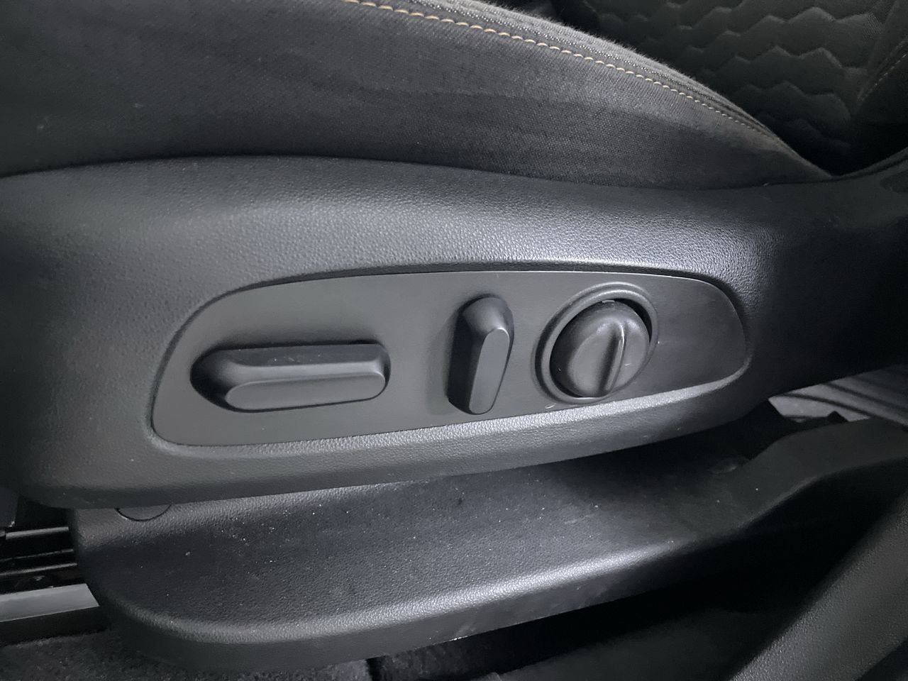 Used 2020 Chevrolet Equinox LT AWD/4WD image 14
