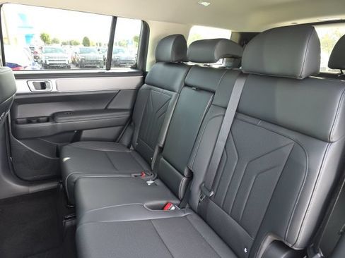Used 2026 Hyundai Santa Fe SEL FWD image 7