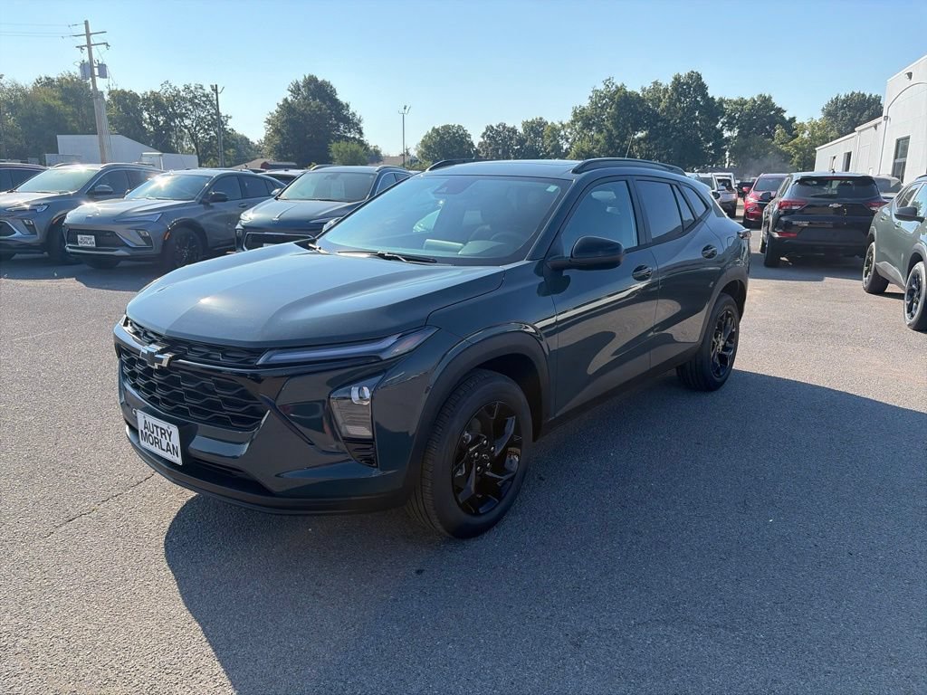 New 2026 Chevrolet Trax LT w/ Sunroof Package FWD image 2