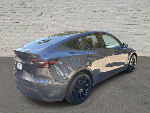 Used 2023 Tesla Model Y Long Range image 5