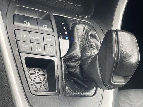 Used 2021 Toyota RAV4 XLE w/ Convenience Package AWD/4WD image 22