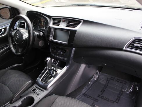 Used 2019 Nissan Sentra SR image 16
