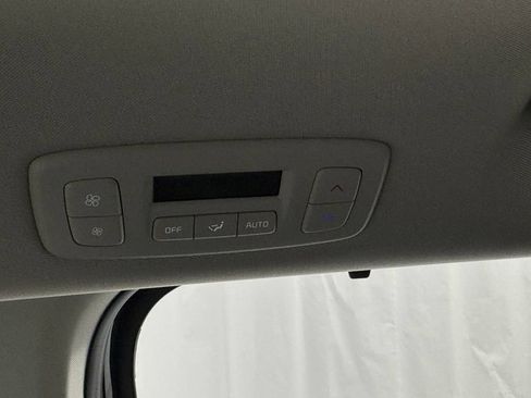 New 2026 Kia Carnival EX FWD image 41
