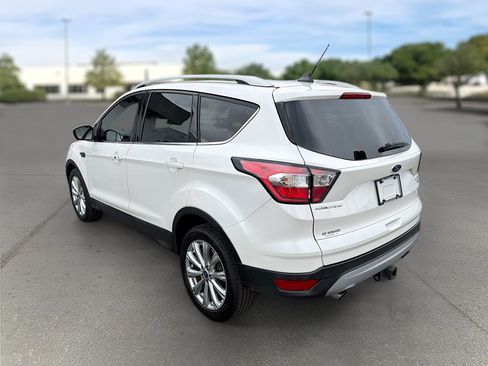 Used 2018 Ford Escape Titanium w/ Ford Safe & Smart Package FWD image 5