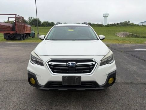 Used 2019 Subaru Outback 3.6R Limited AWD/4WD image 2