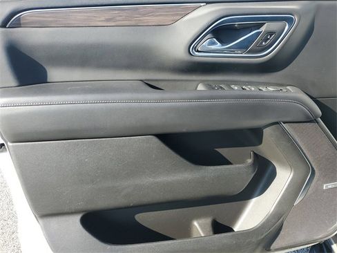 Used 2021 Chevrolet Suburban LT w/ Rear Media and Nav Package image 8