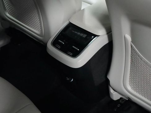 Used 2019 Volvo XC90 T6 Momentum w/ Protection Package Premier AWD/4WD image 11