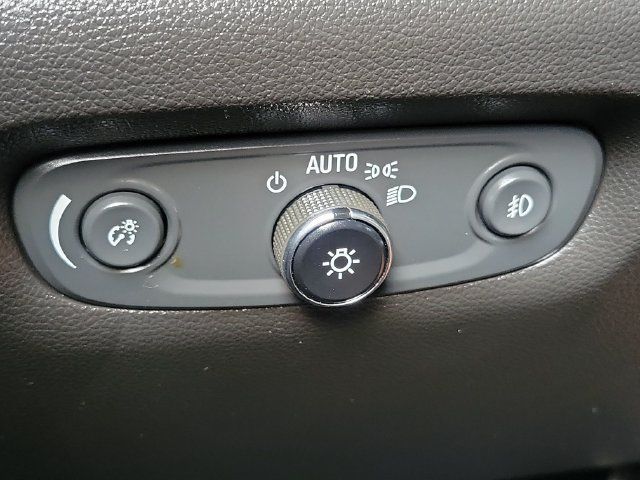 Used 2021 Chevrolet Traverse LT FWD image 20