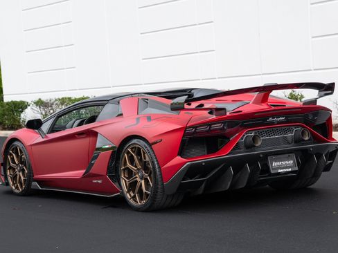 Used 2021 Lamborghini Aventador SVJ AWD/4WD image 41
