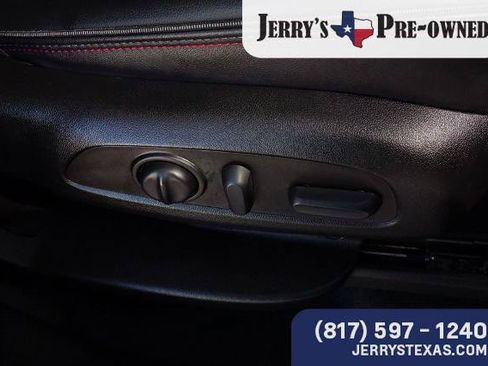 Used 2022 Chevrolet Traverse RS FWD image 25