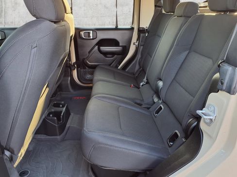 Used 2022 Jeep Gladiator Sport image 7