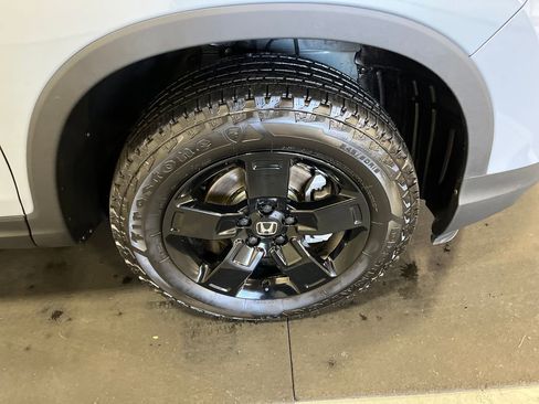 Certified 2025 Honda Ridgeline Black Edition image 11