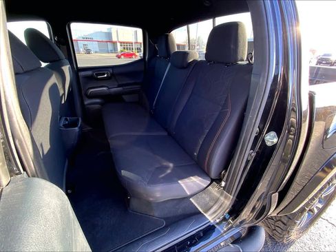 Used 2017 Toyota Tacoma TRD Sport image 21