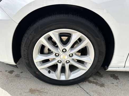 Used 2017 Chevrolet Malibu LT FWD image 35