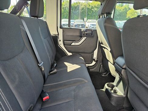 Used 2017 Jeep Wrangler Unlimited Sahara image 11