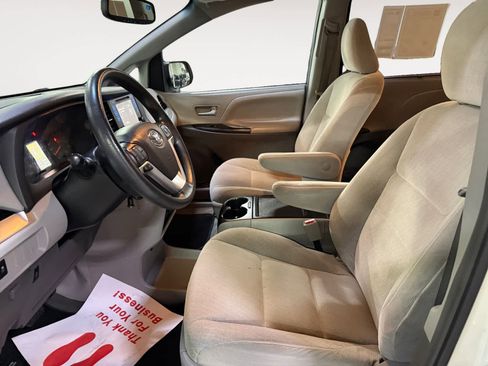 Used 2017 Toyota Sienna LE FWD image 15