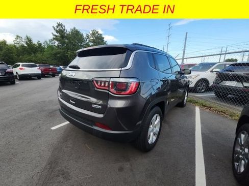 Used 2018 Jeep Compass Latitude w/ Cold Weather Group AWD/4WD image 2
