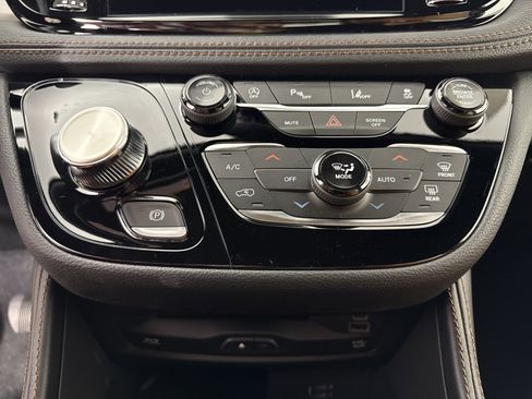 New 2026 Chrysler Pacifica Pinnacle FWD image 23