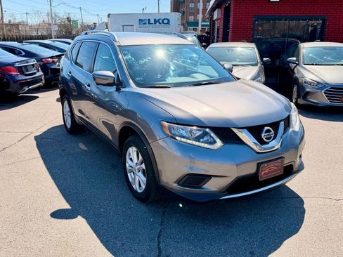 Used 2016 Nissan Rogue SV w/ SV Premium Package image 3