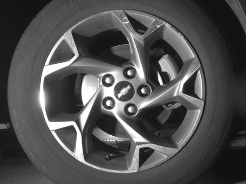 Used 2025 Chevrolet Trax LT FWD image 13
