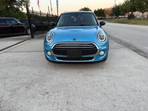 Used 2019 MINI Cooper 4-Door Hardtop w/ Premium Package image 3