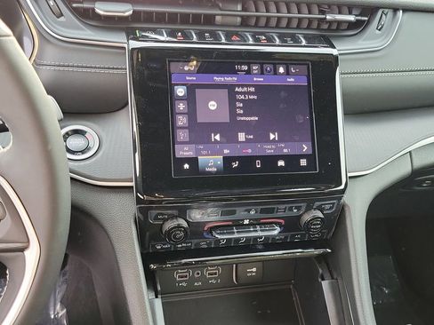 New 2025 Jeep Grand Cherokee Altitude image 8