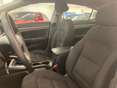 Used 2019 Hyundai Elantra SE w/ Cargo Package FWD image 11
