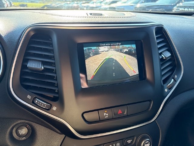Used 2019 Jeep Cherokee Latitude Plus AWD/4WD image 15