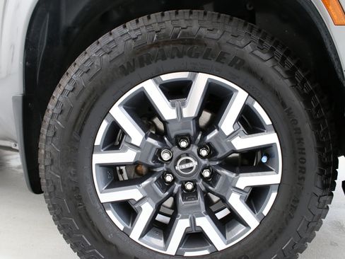 Used 2022 Nissan Frontier SV AWD/4WD image 31