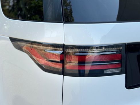 Used 2021 Land Rover Discovery S R-Dynamic image 22