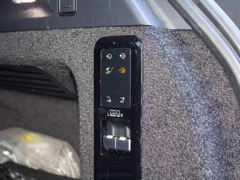 Used 2023 Land Rover Range Rover First Edition image 25