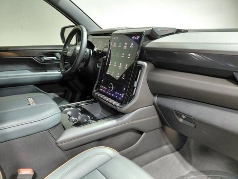 Used 2025 GMC Yukon AT4 w/ LPO, Floor Liner Package image 32