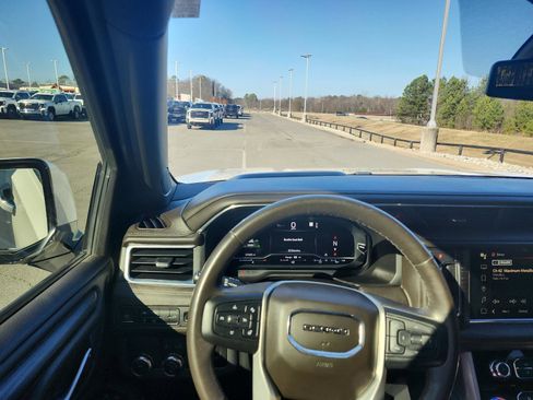 Certified 2022 GMC Yukon Denali image 13