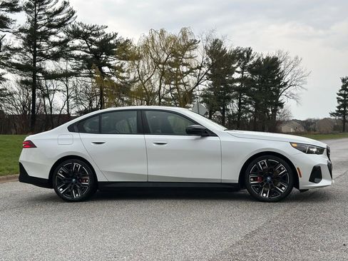 Used 2024 BMW i5 M60 w/ Premium Package image 7