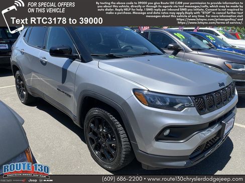 Used 2023 Jeep Compass Latitude w/ Convenience Group AWD/4WD image 1