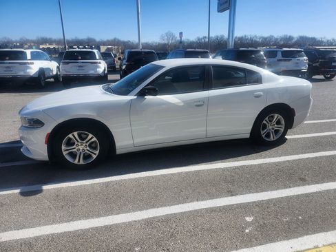 Used 2023 Dodge Charger SXT image 2